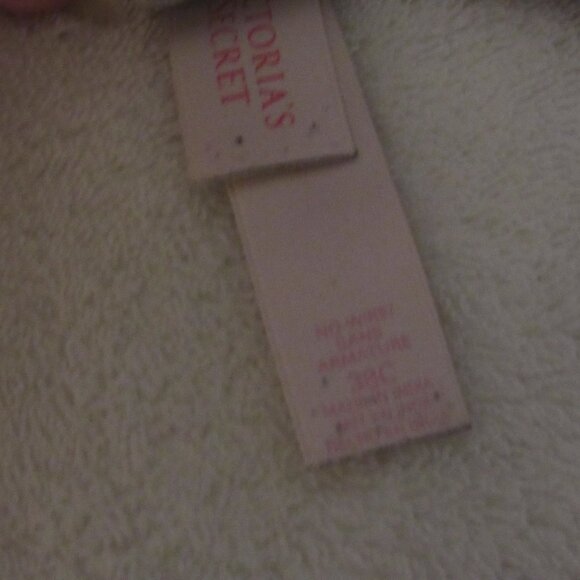 Victoria's Secret No Wire Bra 38C - Picture 6 of 7